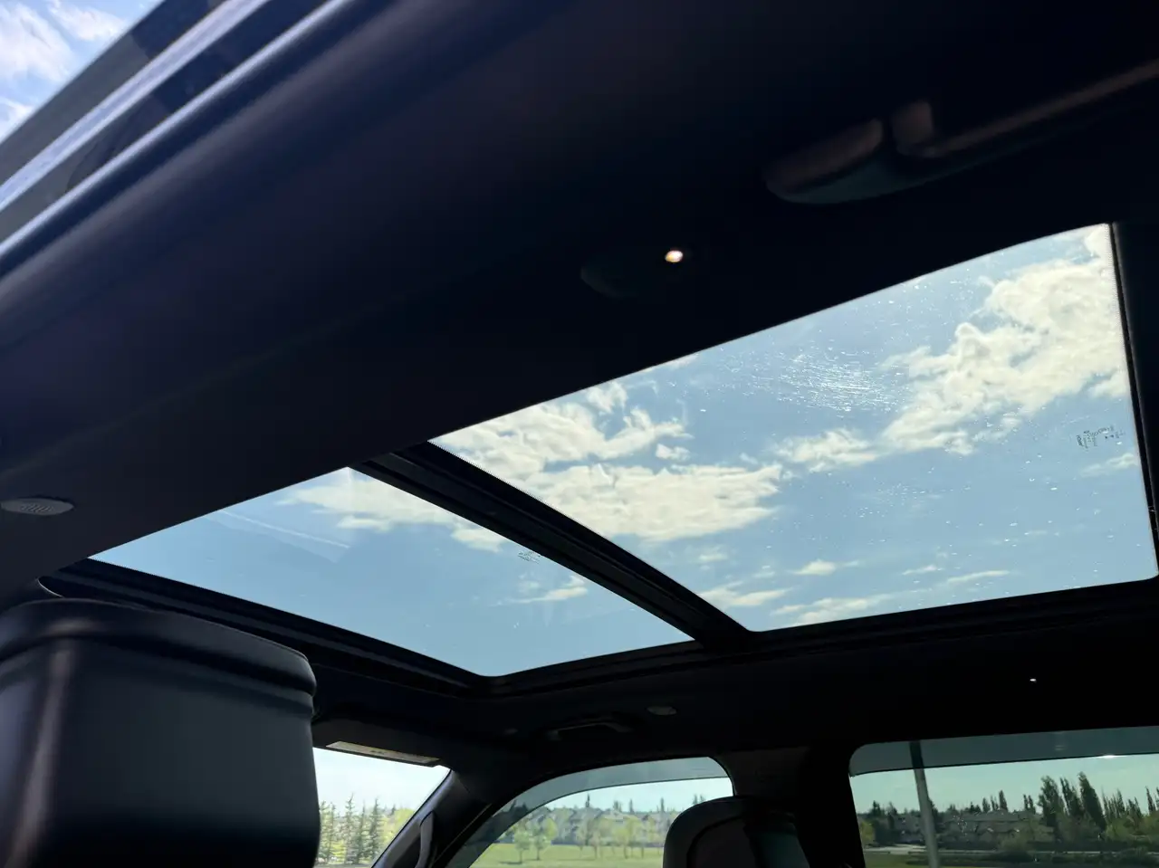 Jeep Wagoneer photo Jeep Wagoneer