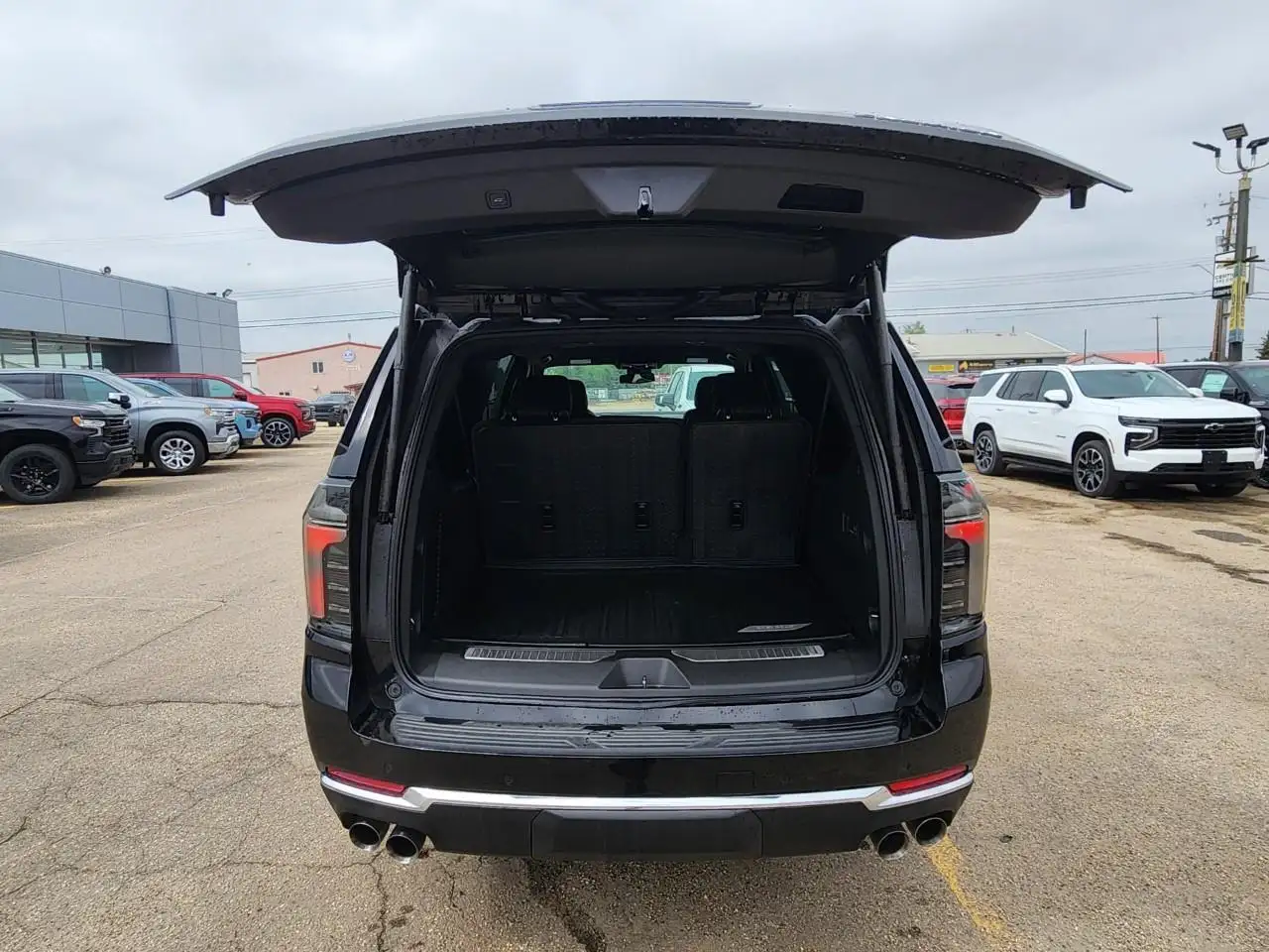 Chevrolet Suburban снимка Chevrolet Suburban