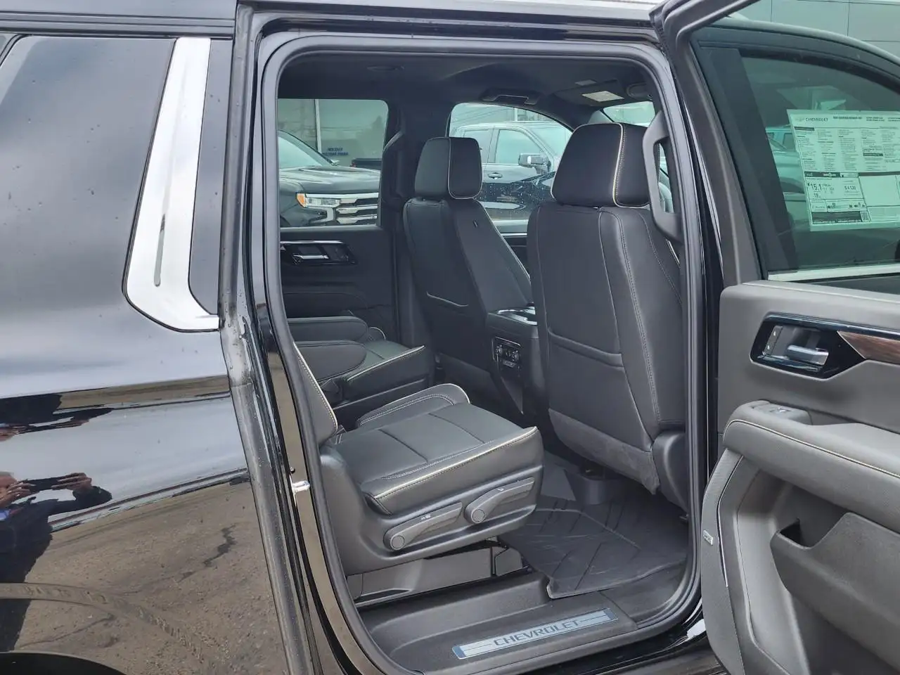 Chevrolet Suburban снимка Chevrolet Suburban