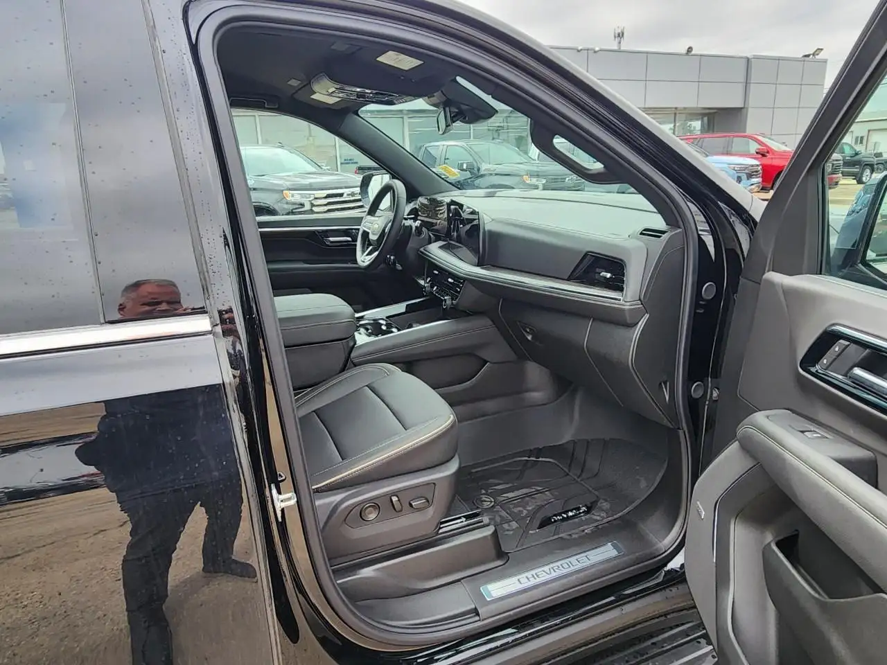 Chevrolet Suburban снимка Chevrolet Suburban