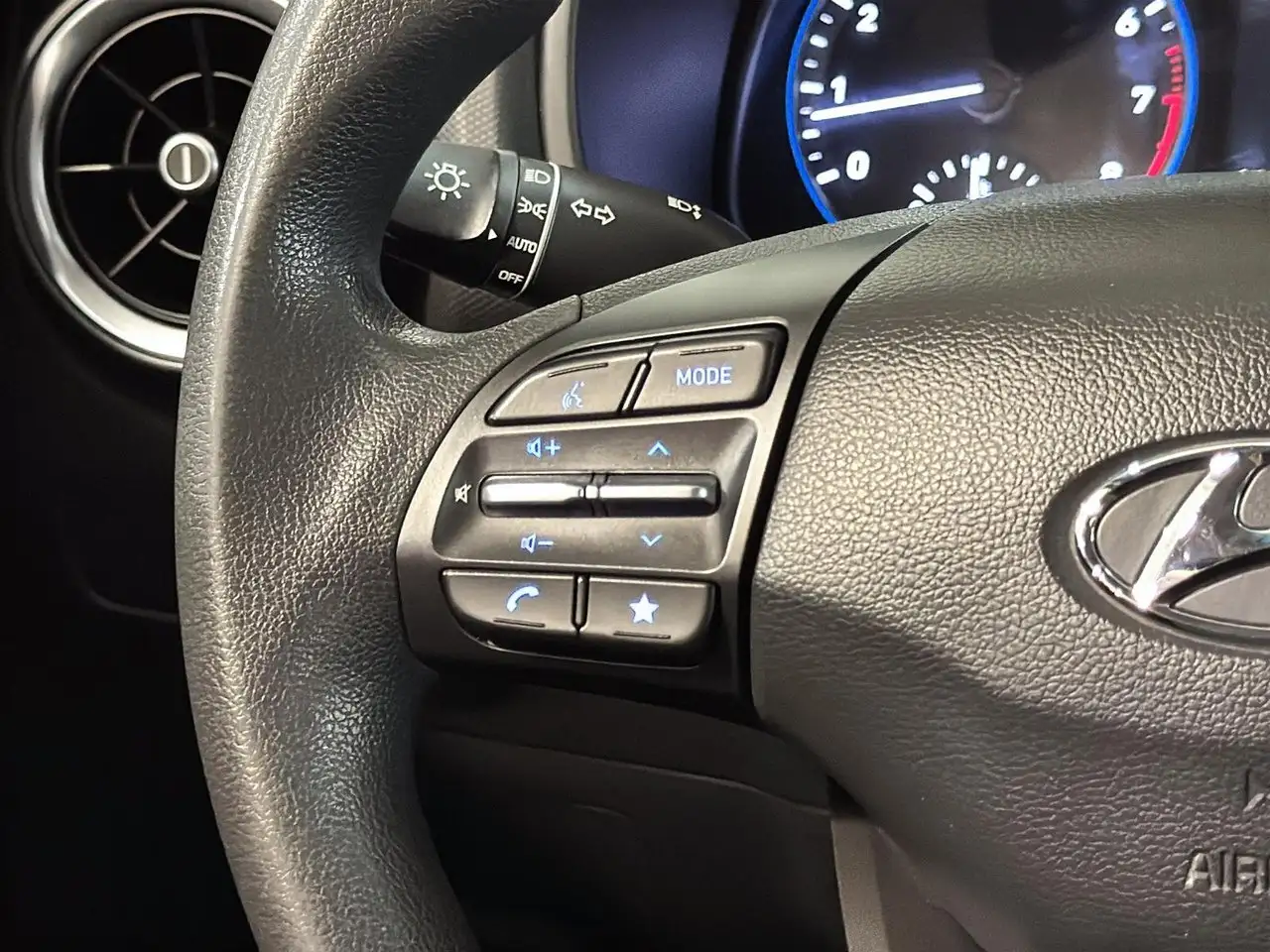 Hyundai KONA photo Hyundai KONA
