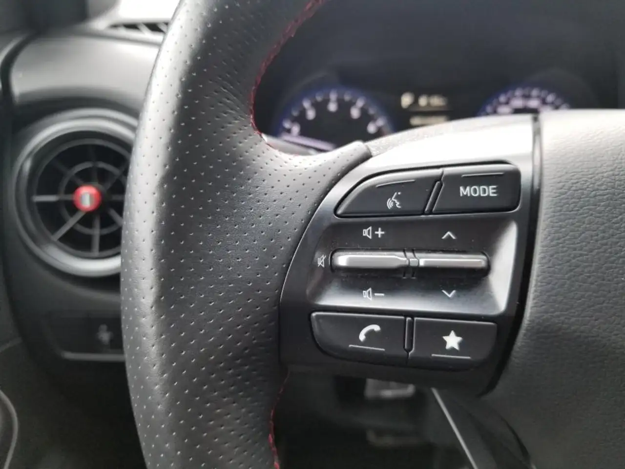 Hyundai KONA снимка Hyundai KONA