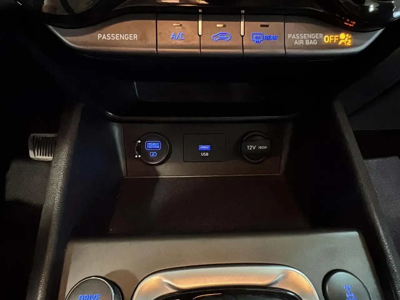 Hyundai KONA photo Hyundai KONA