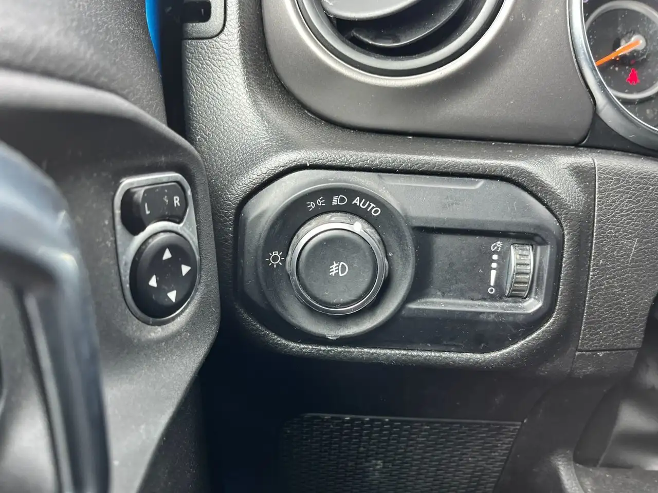 Jeep Wrangler снимка Jeep Wrangler