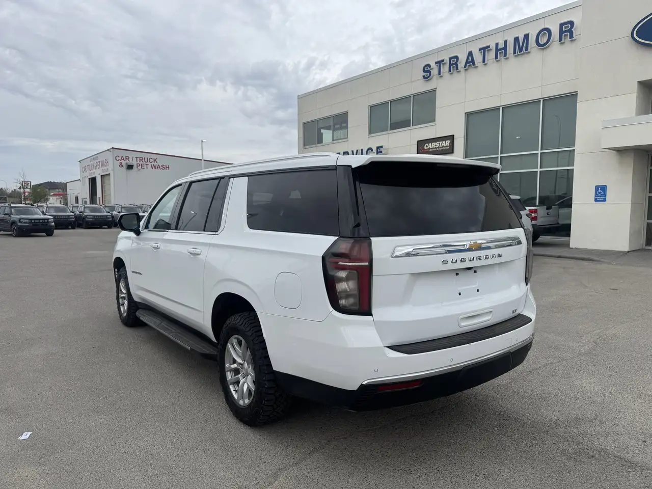 Chevrolet Suburban снимка Chevrolet Suburban