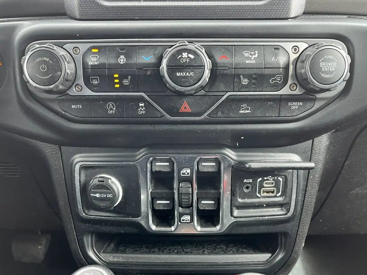 Jeep Wrangler снимка Jeep Wrangler