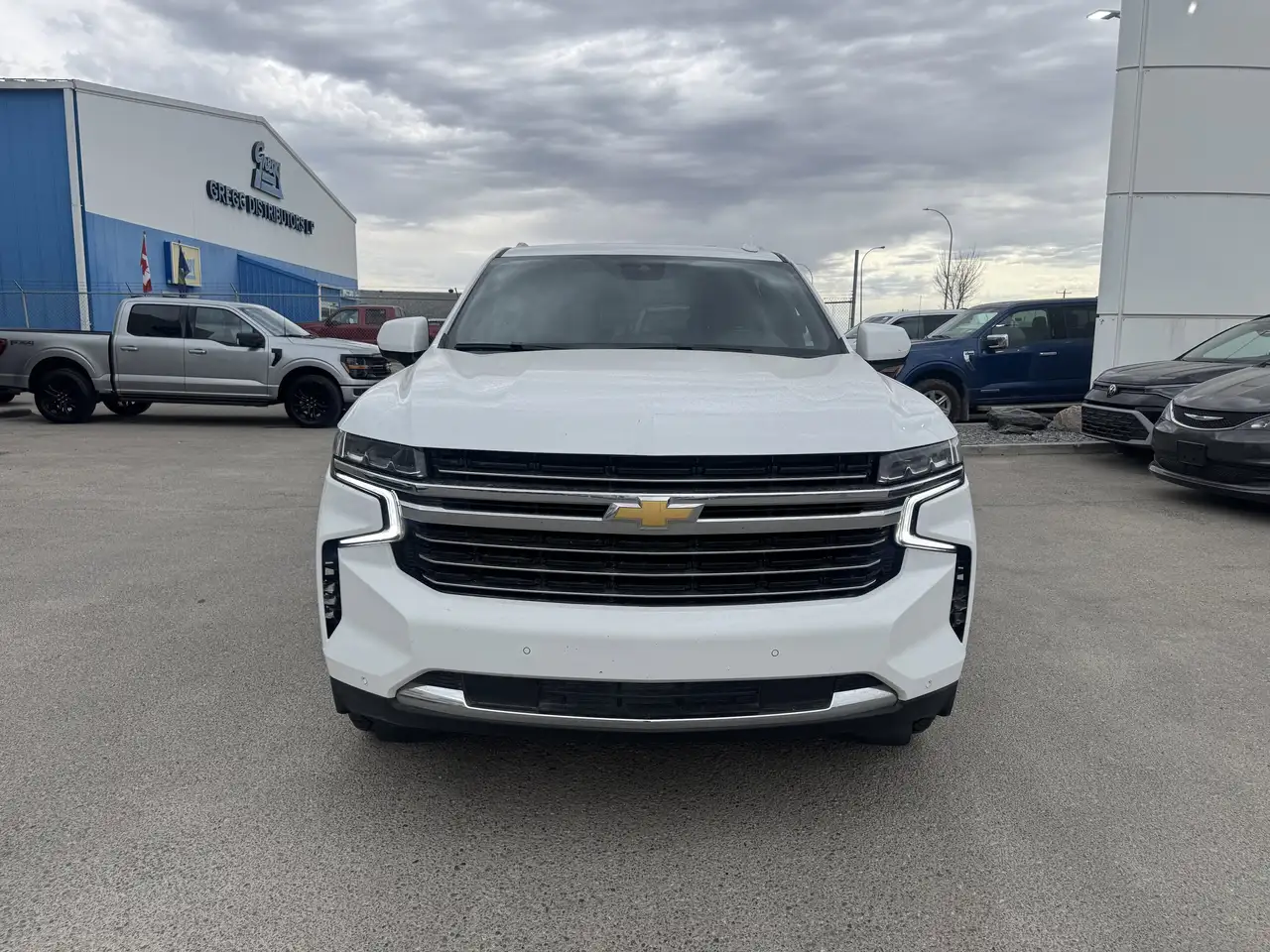 Chevrolet Suburban снимка Chevrolet Suburban