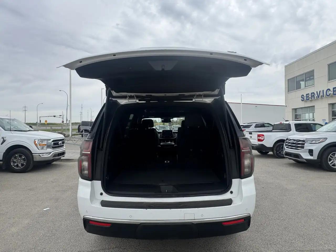 Chevrolet Suburban снимка Chevrolet Suburban