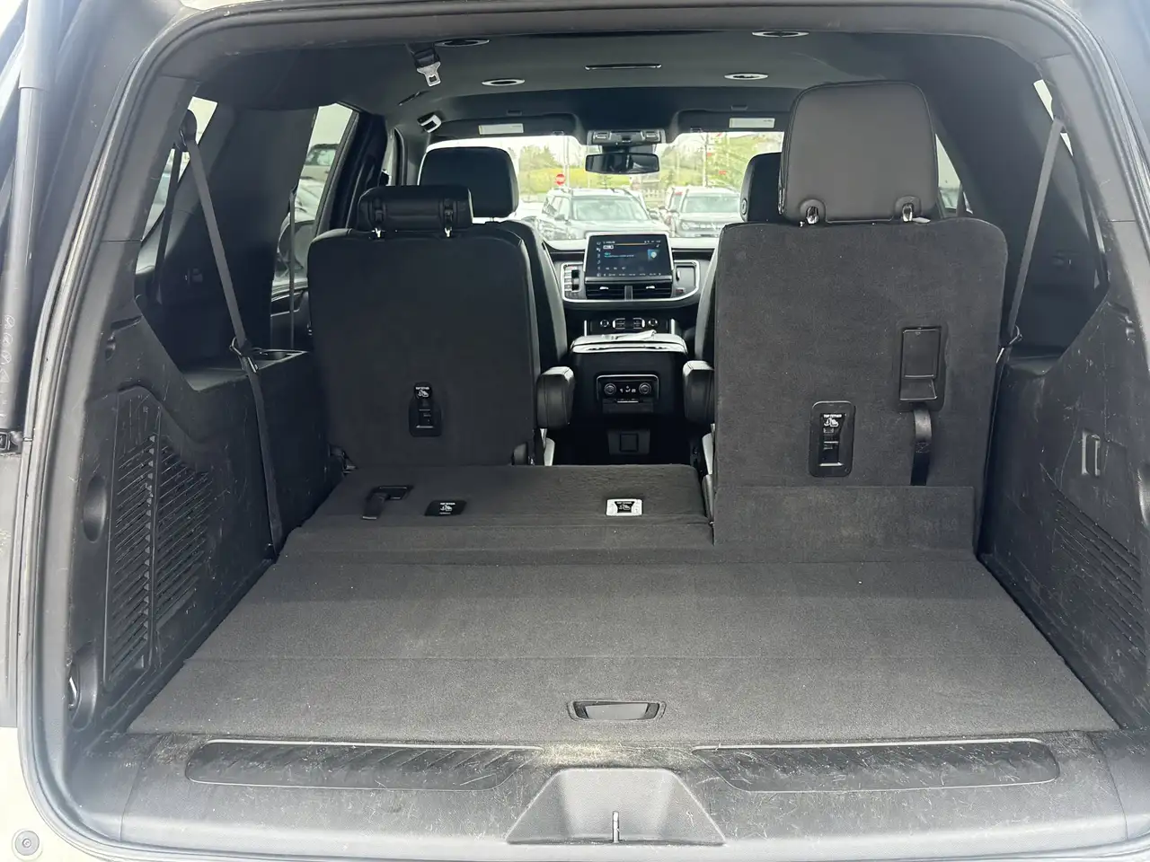 Chevrolet Suburban снимка Chevrolet Suburban