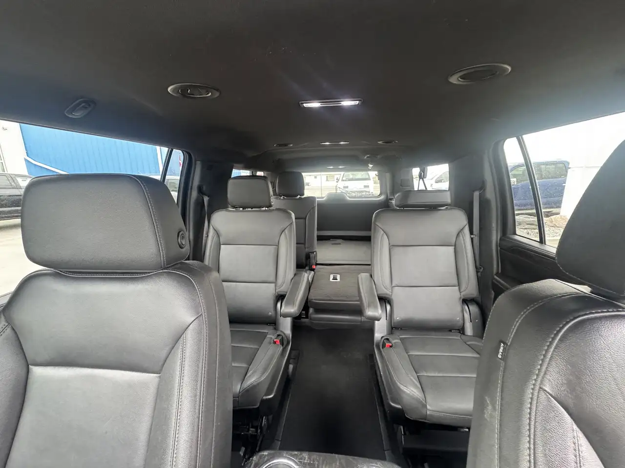 Chevrolet Suburban снимка Chevrolet Suburban