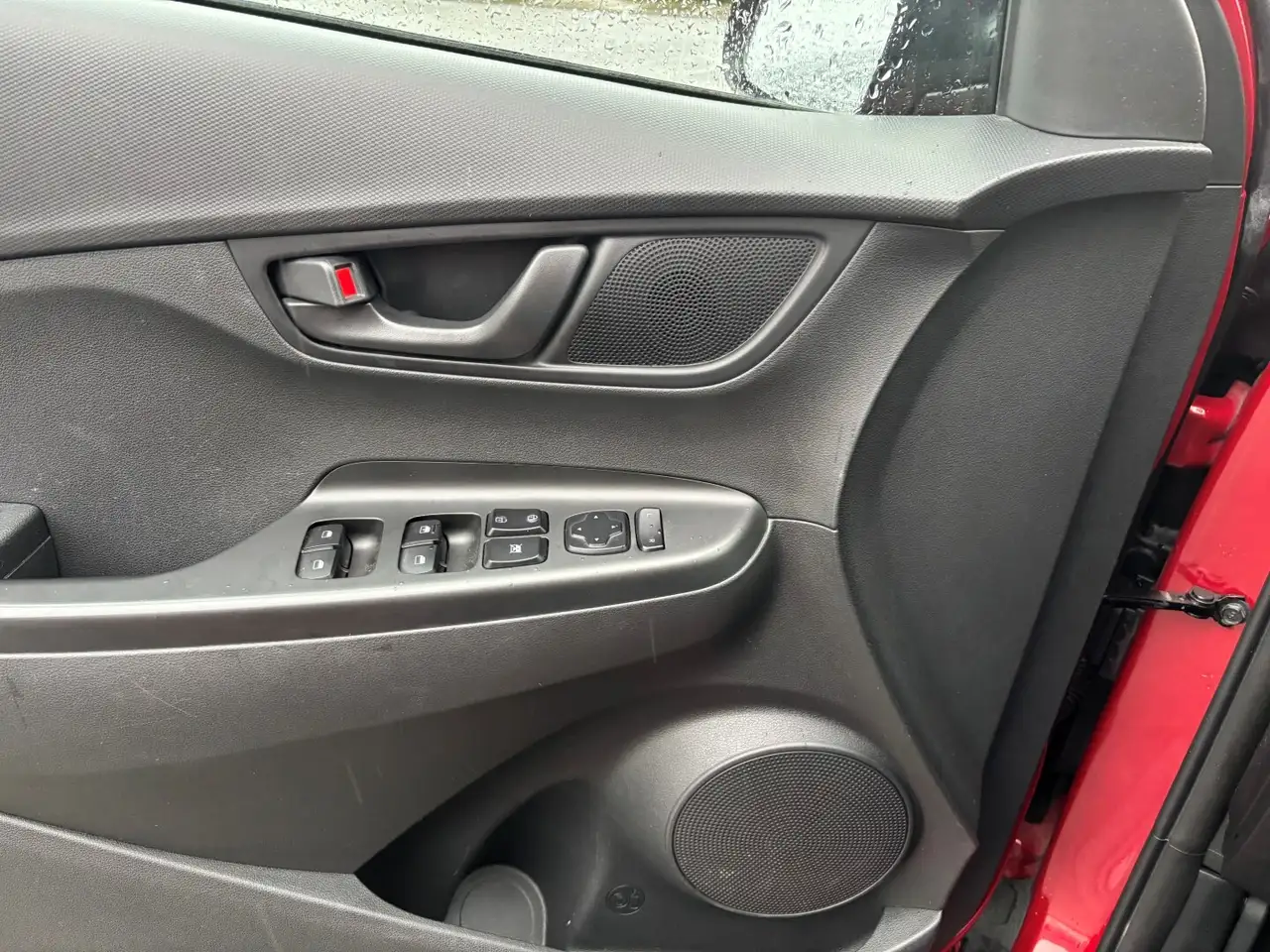 Hyundai KONA снимка Hyundai KONA