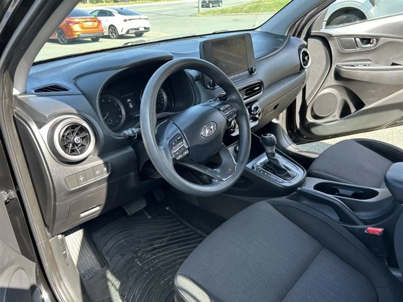 Hyundai KONA снимка Hyundai KONA