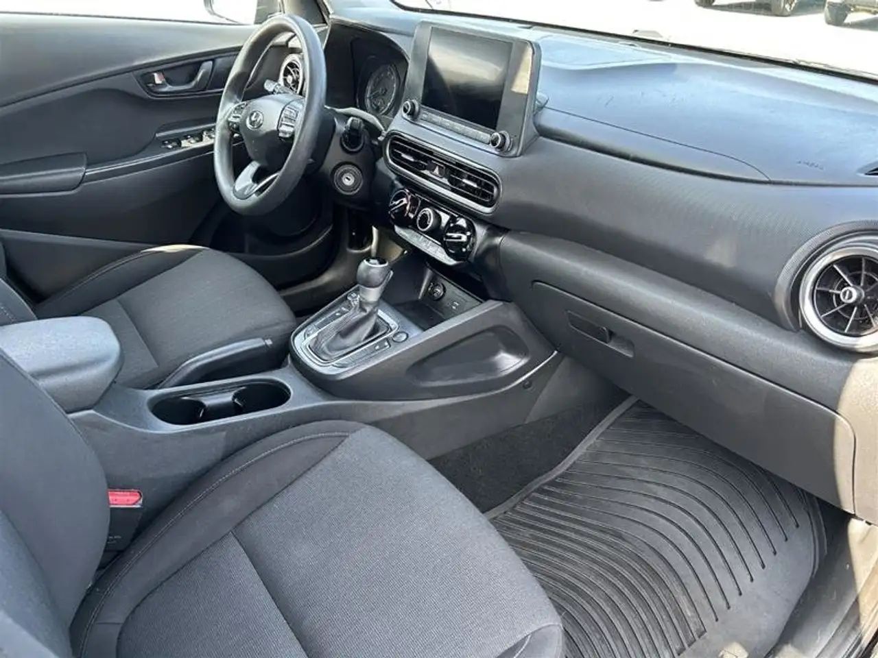 Hyundai KONA снимка Hyundai KONA