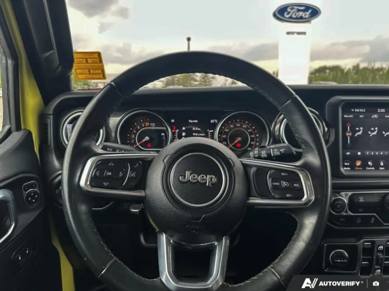 Jeep Wrangler снимка Jeep Wrangler