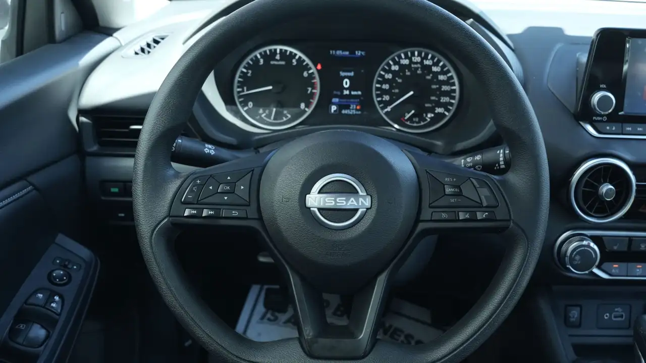 Nissan Sentra снимка Nissan Sentra