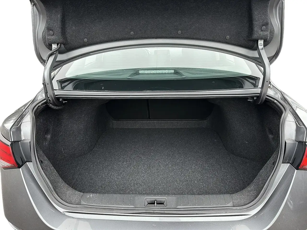 Nissan Sentra снимка Nissan Sentra