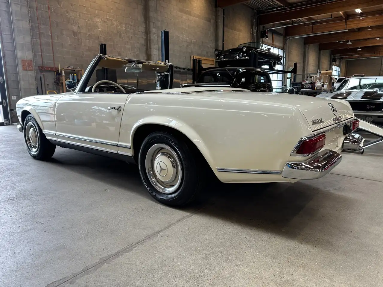Mercedes-Benz 230 fotografie Mercedes-Benz 230