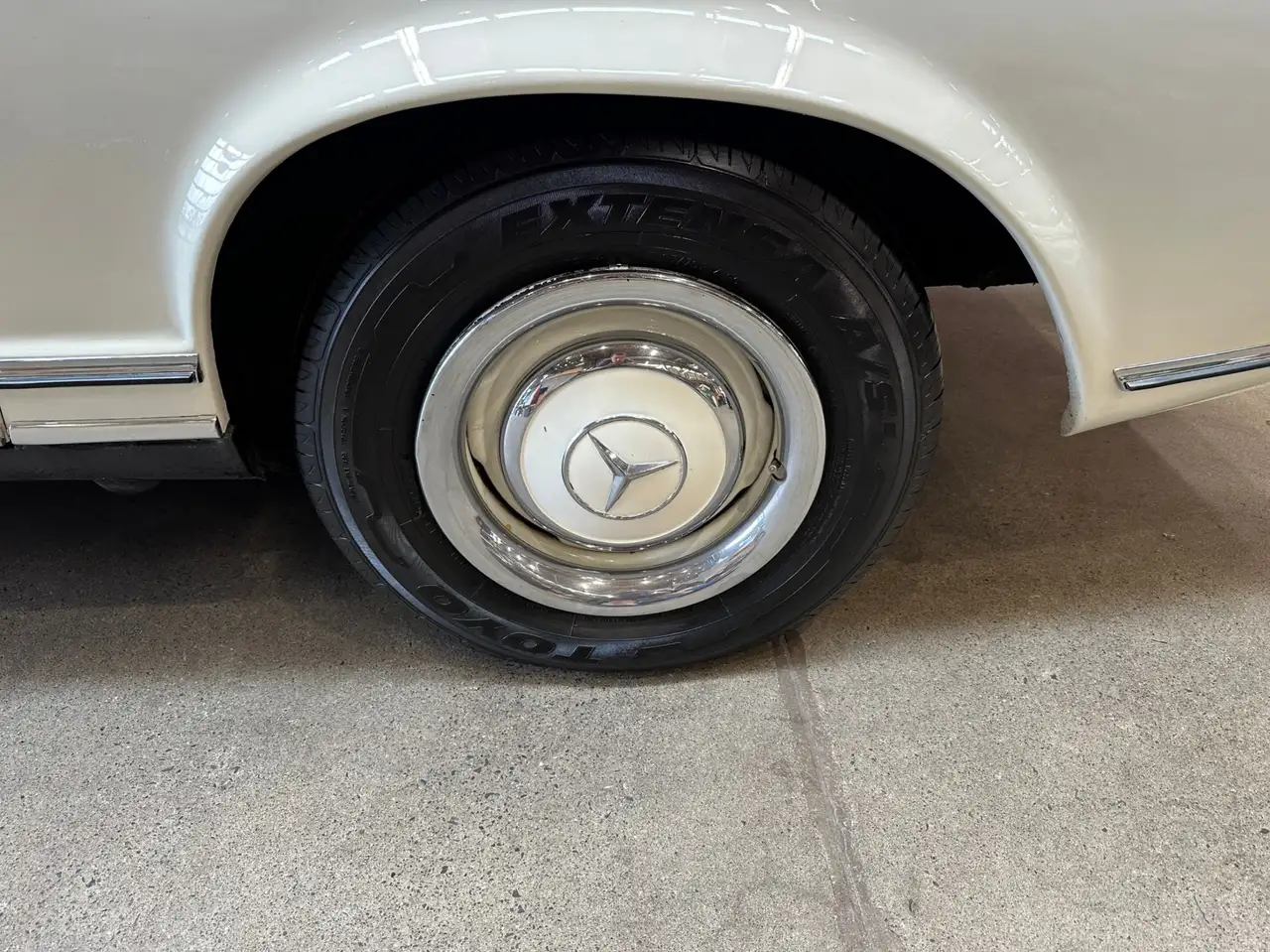 Mercedes-Benz 230 fotografie Mercedes-Benz 230