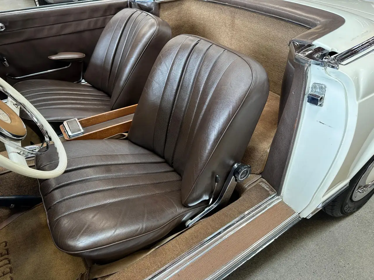 Mercedes-Benz 230 fotografie Mercedes-Benz 230