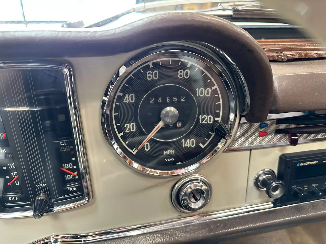 Mercedes-Benz 230 fotografie Mercedes-Benz 230