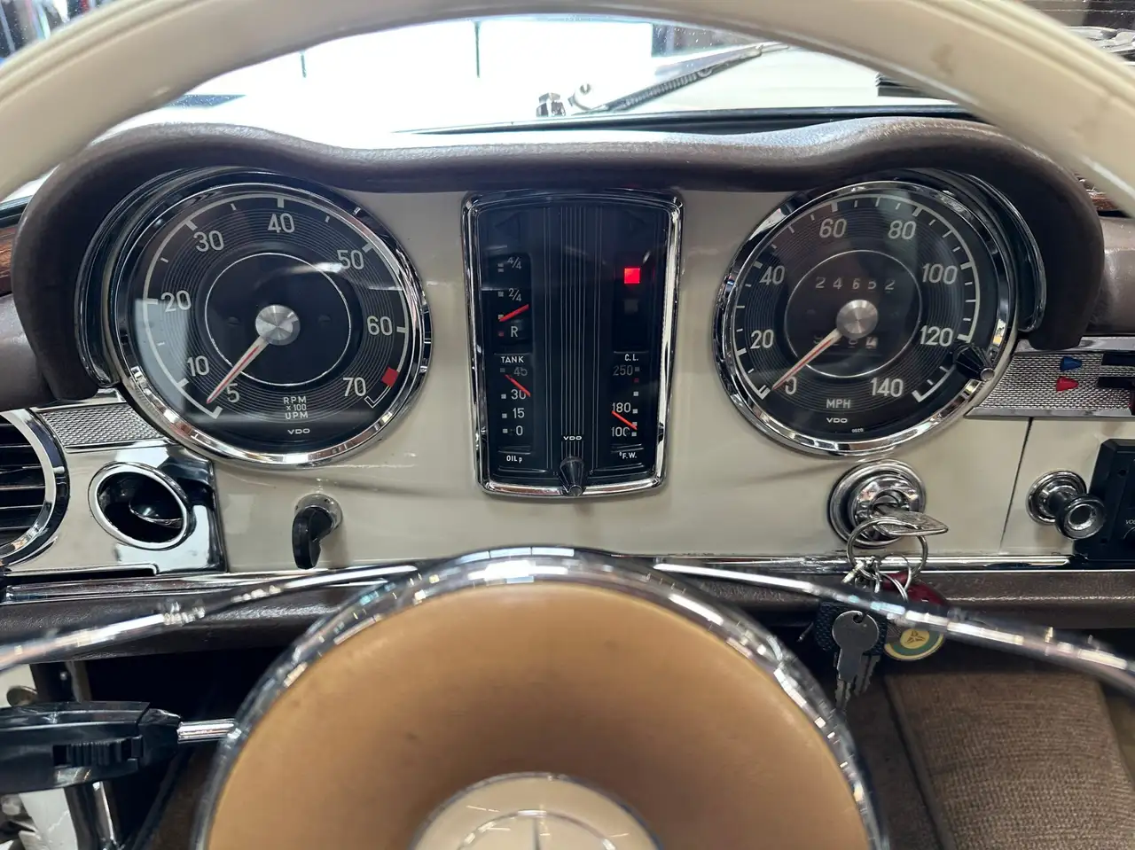 Mercedes-Benz 230 fotografie Mercedes-Benz 230