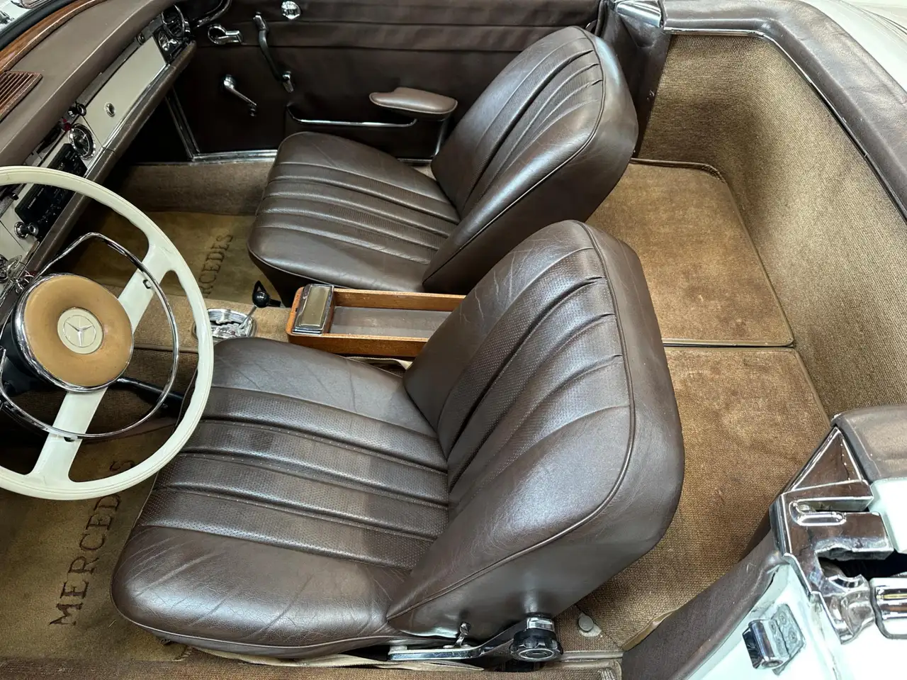 Mercedes-Benz 230 fotografie Mercedes-Benz 230