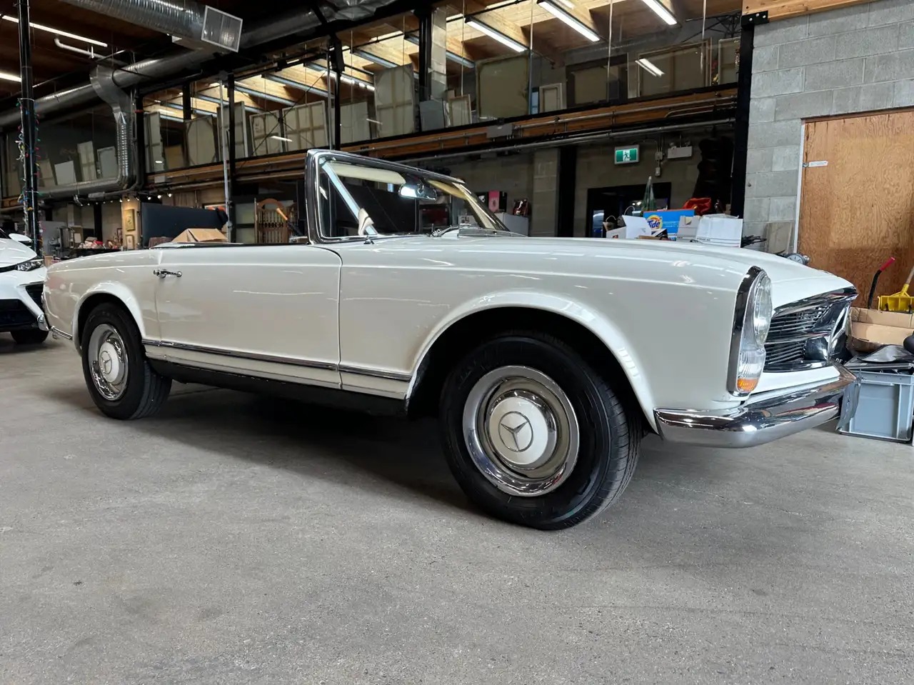Mercedes-Benz 230 fotografie Mercedes-Benz 230