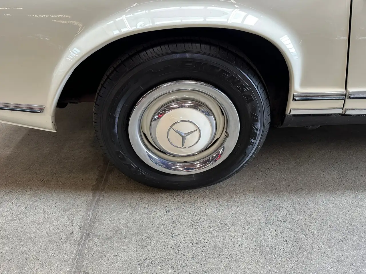 Mercedes-Benz 230 fotografie Mercedes-Benz 230