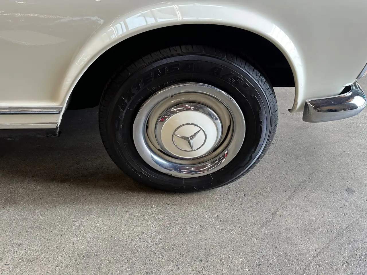Mercedes-Benz 230 fotografie Mercedes-Benz 230