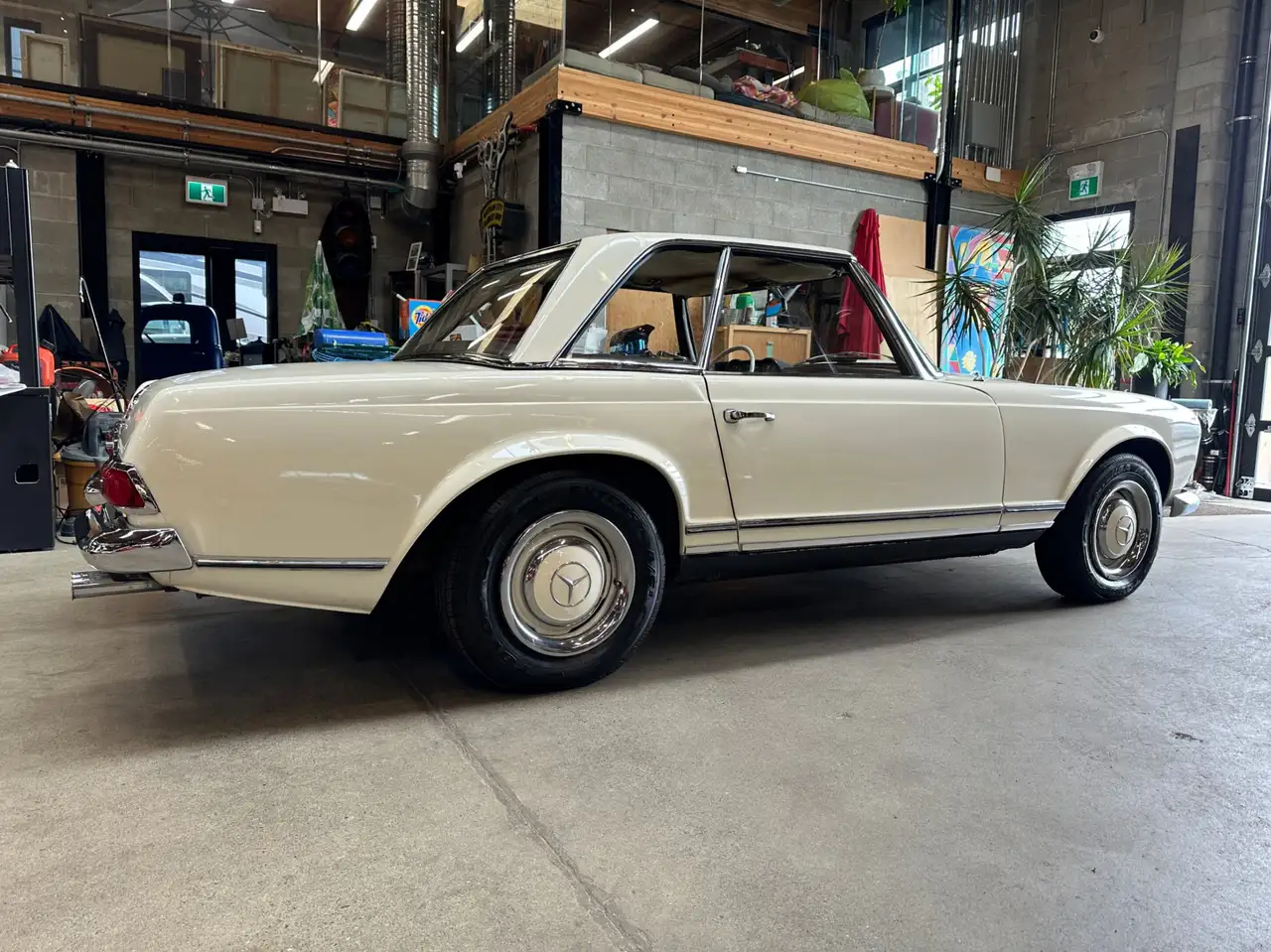 Mercedes-Benz 230 fotografie Mercedes-Benz 230