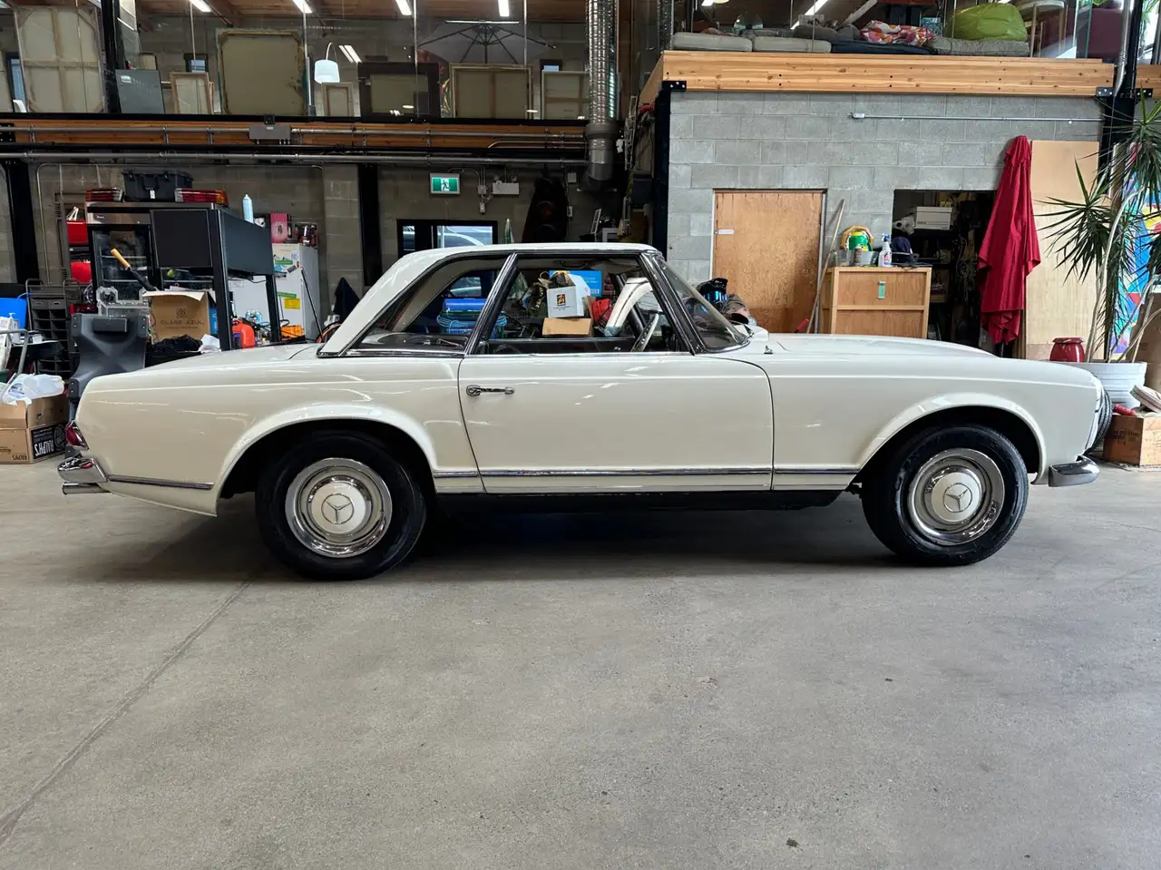 Mercedes-Benz 230 fotografie Mercedes-Benz 230