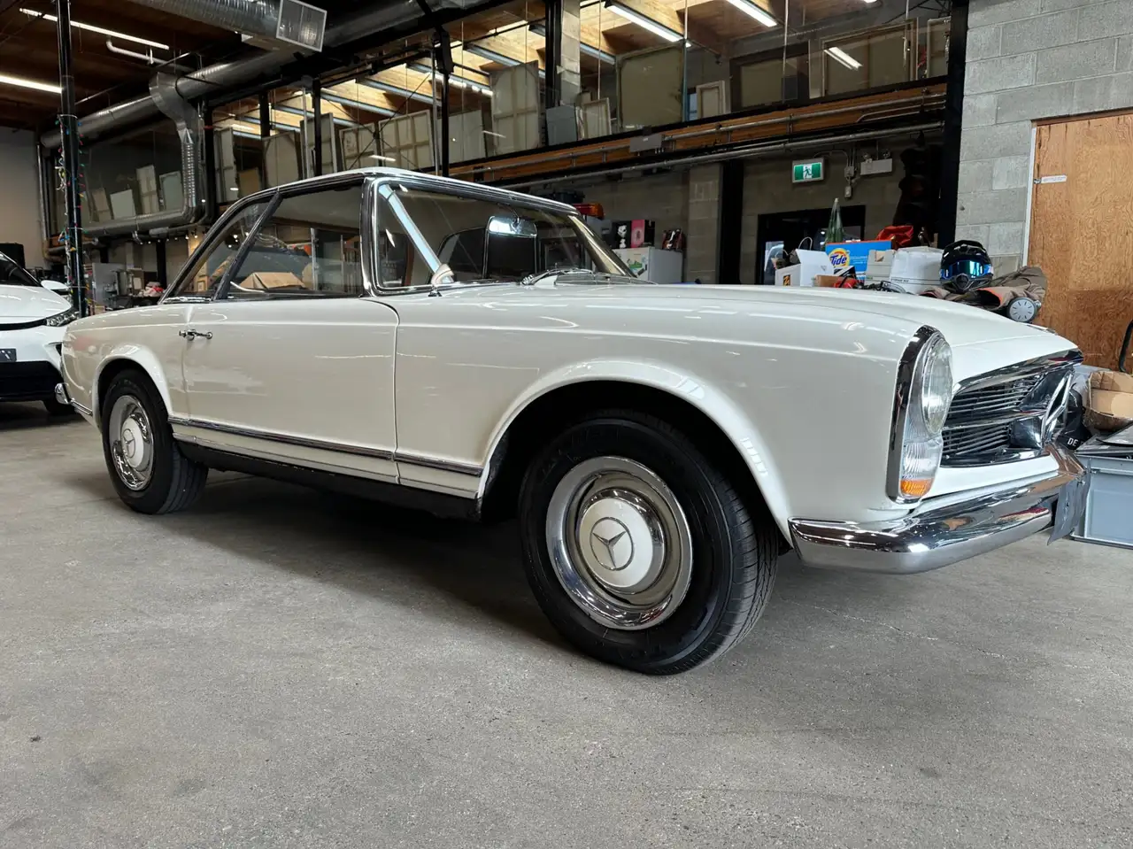 Mercedes-Benz 230 fotografie Mercedes-Benz 230