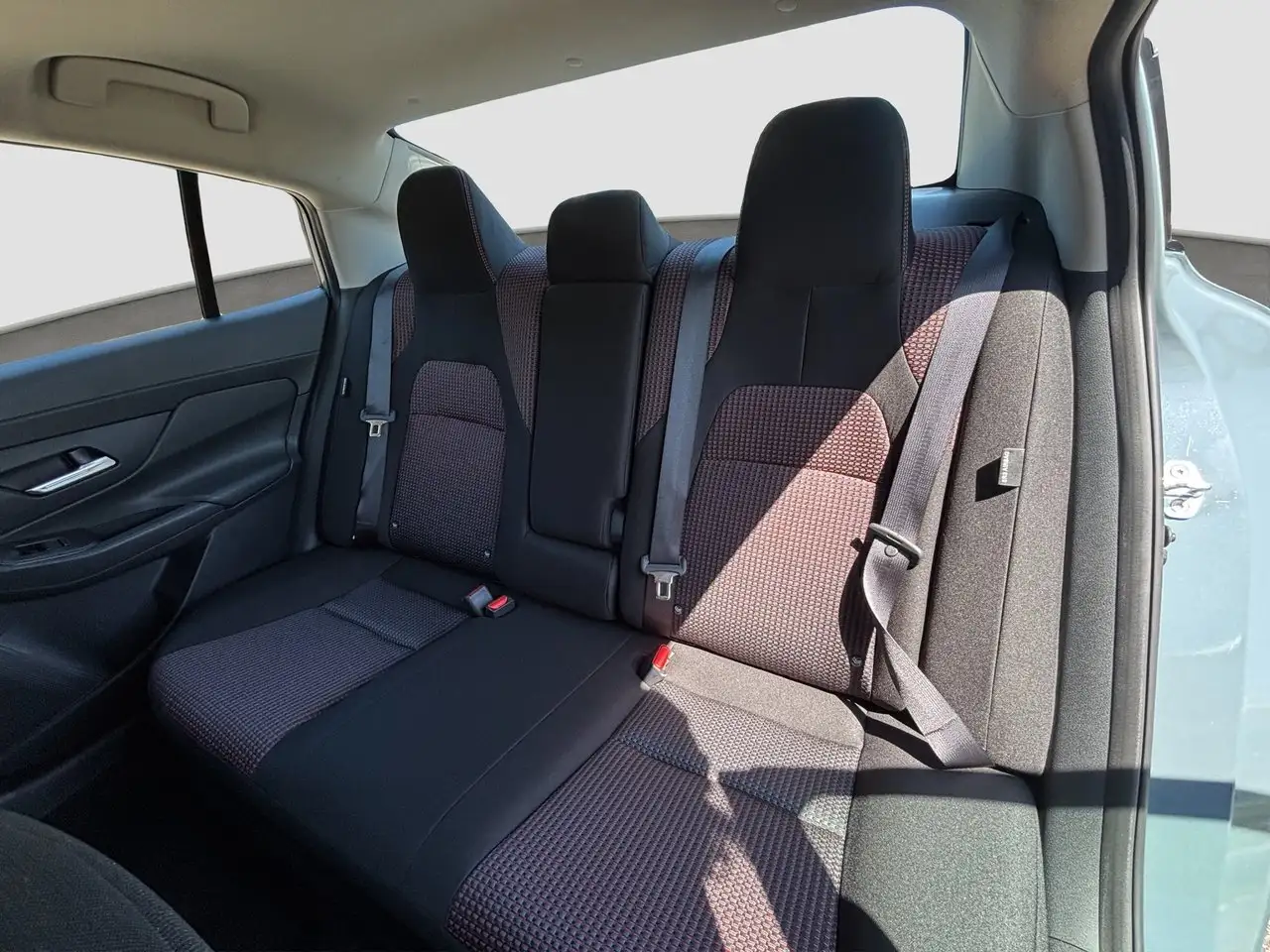 Nissan Sentra снимка Nissan Sentra
