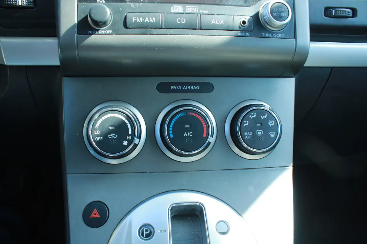 Nissan Sentra photo Nissan Sentra