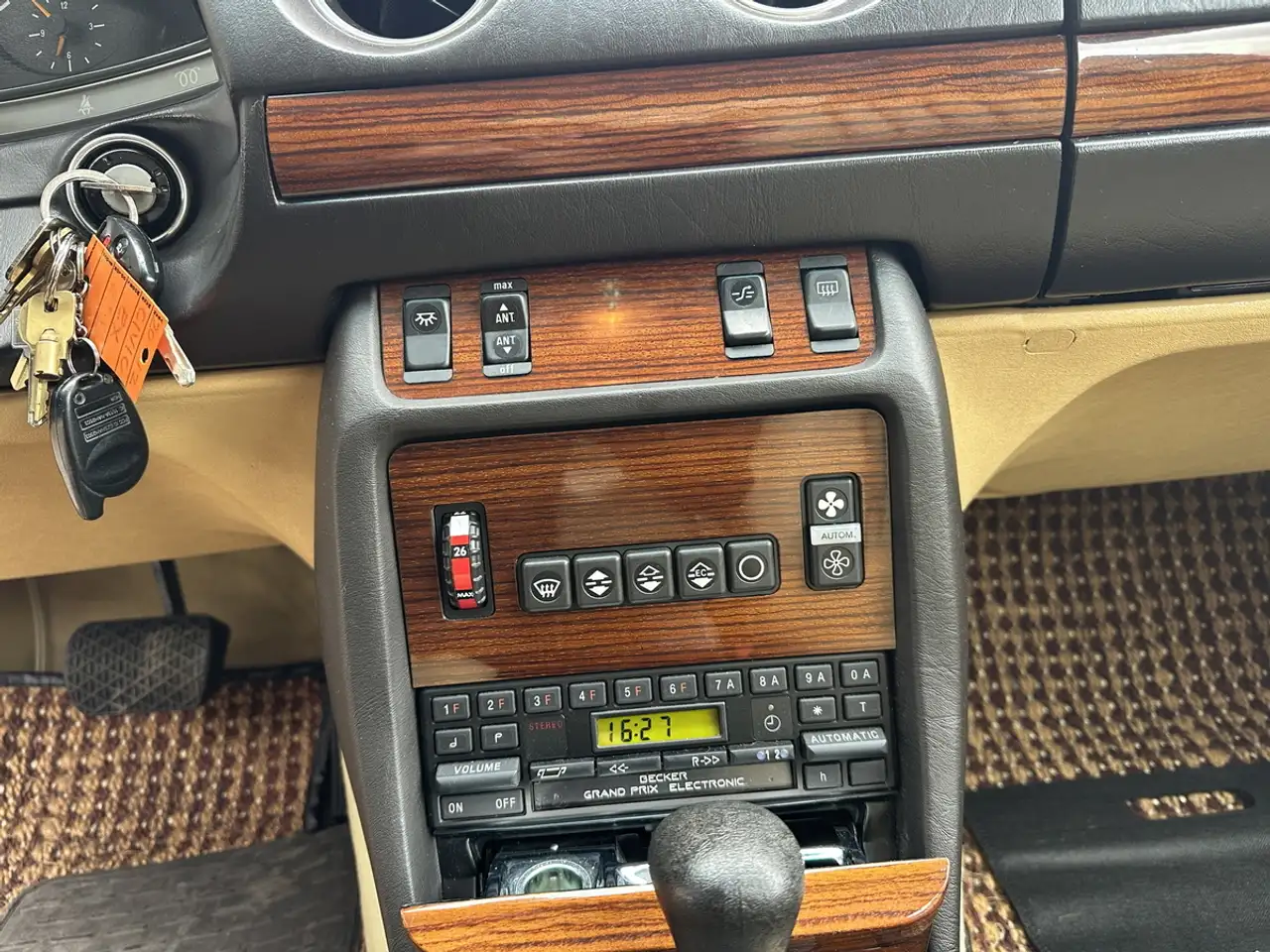 Mercedes-Benz 300 снимка Mercedes-Benz 300