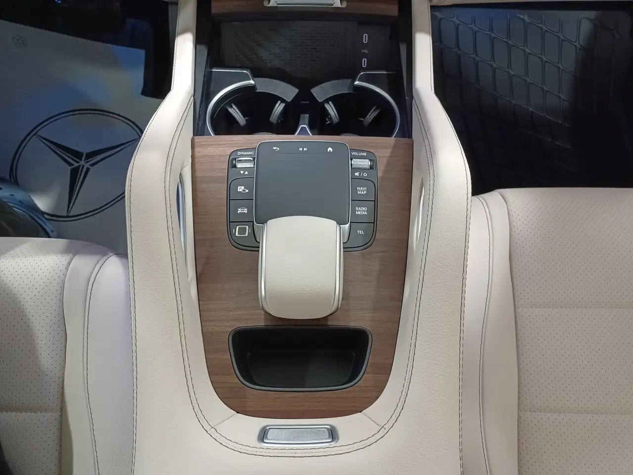 Mercedes-Benz GLE снимка Mercedes-Benz GLE