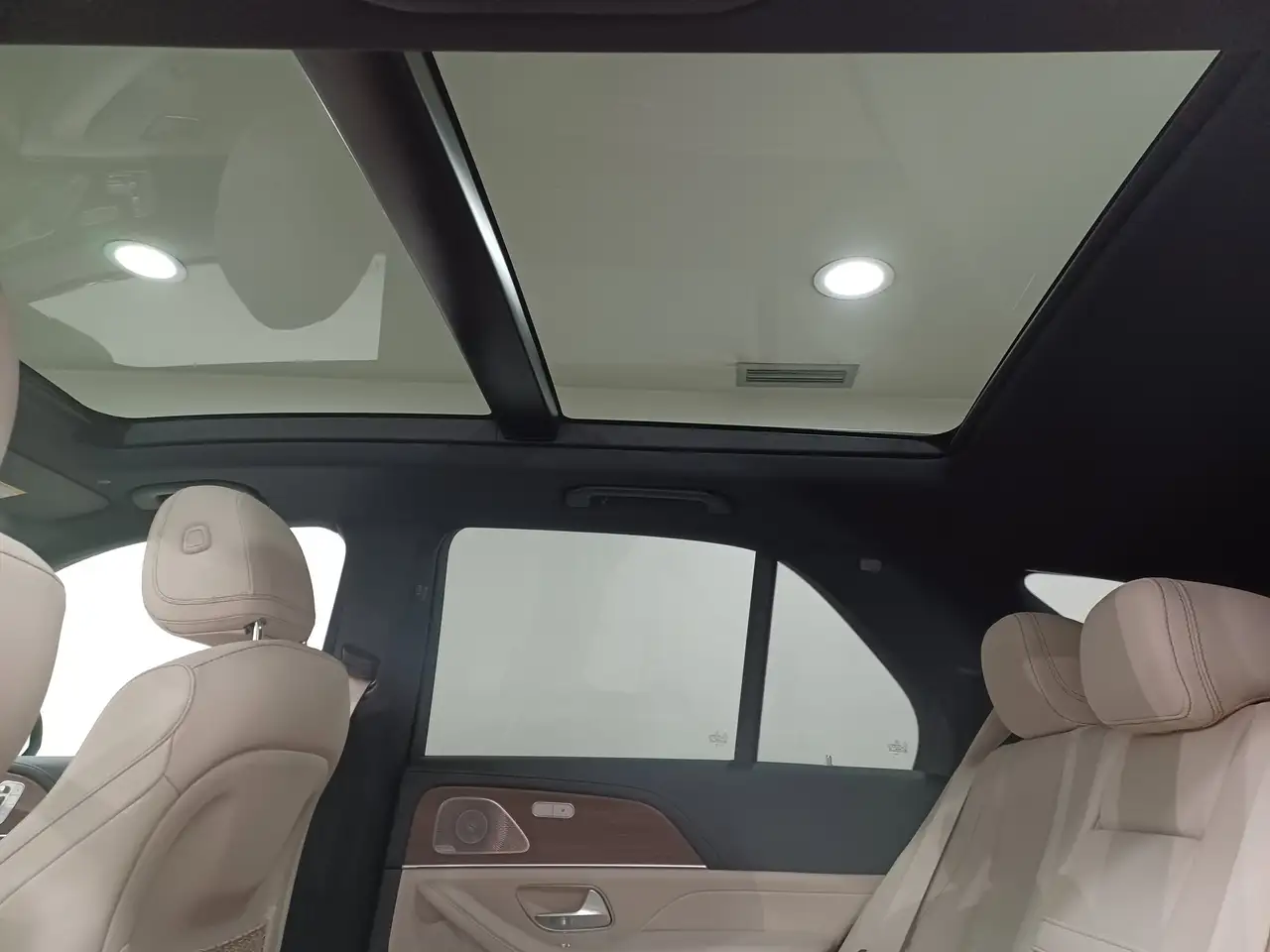 Mercedes-Benz GLE снимка Mercedes-Benz GLE