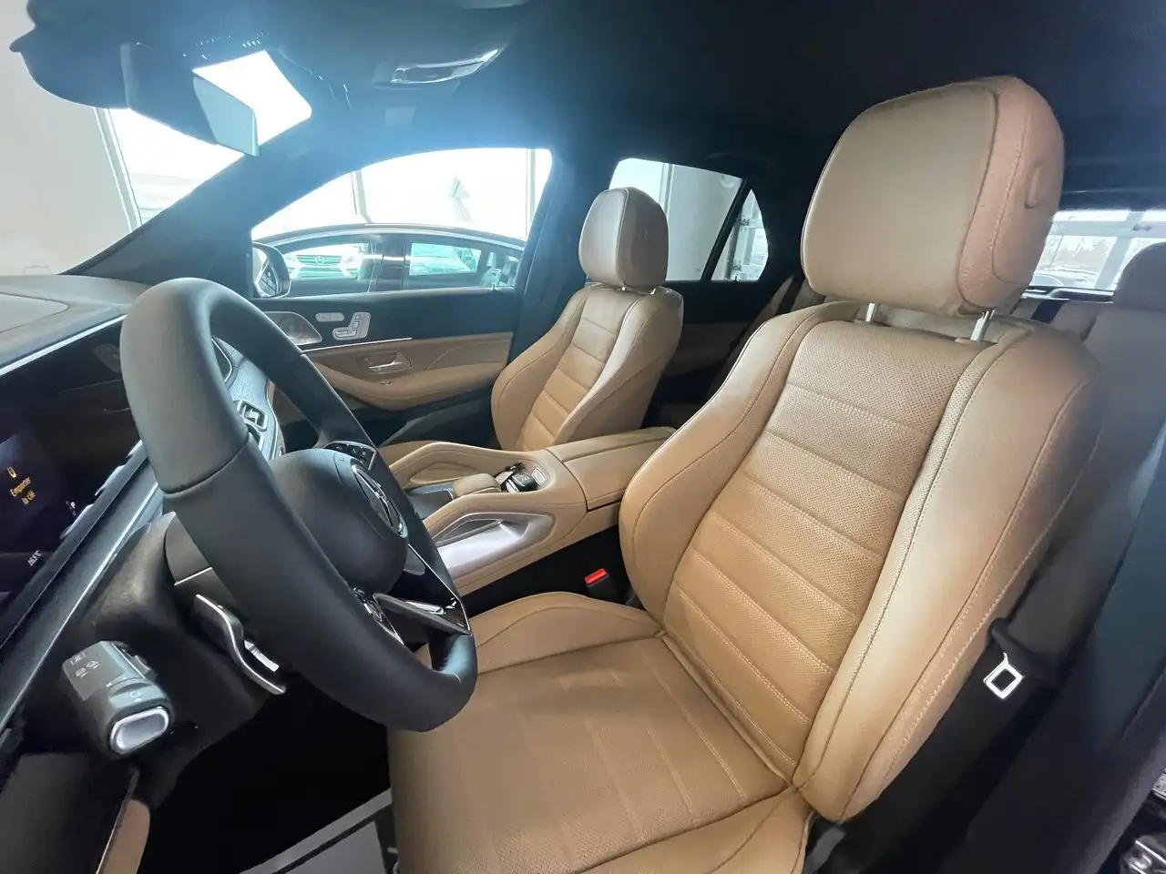 Mercedes-Benz GLE снимка Mercedes-Benz GLE