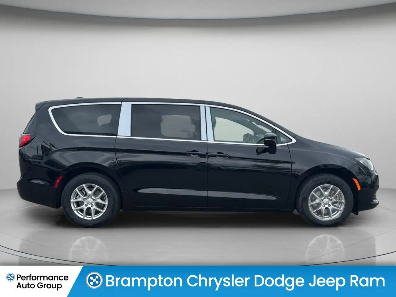 Chrysler Grand Caravan снимка Chrysler Grand Caravan