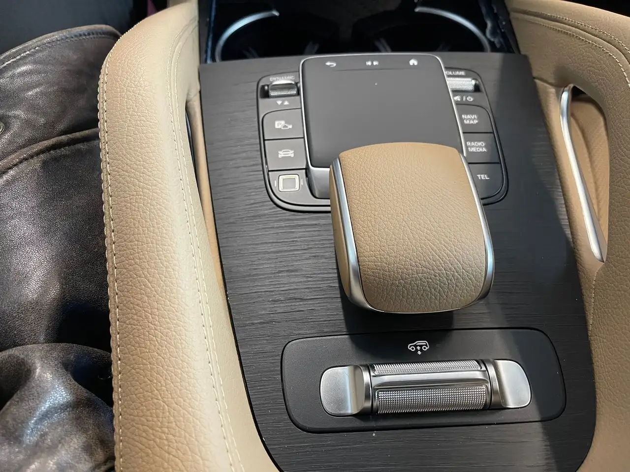 Mercedes-Benz GLE снимка Mercedes-Benz GLE