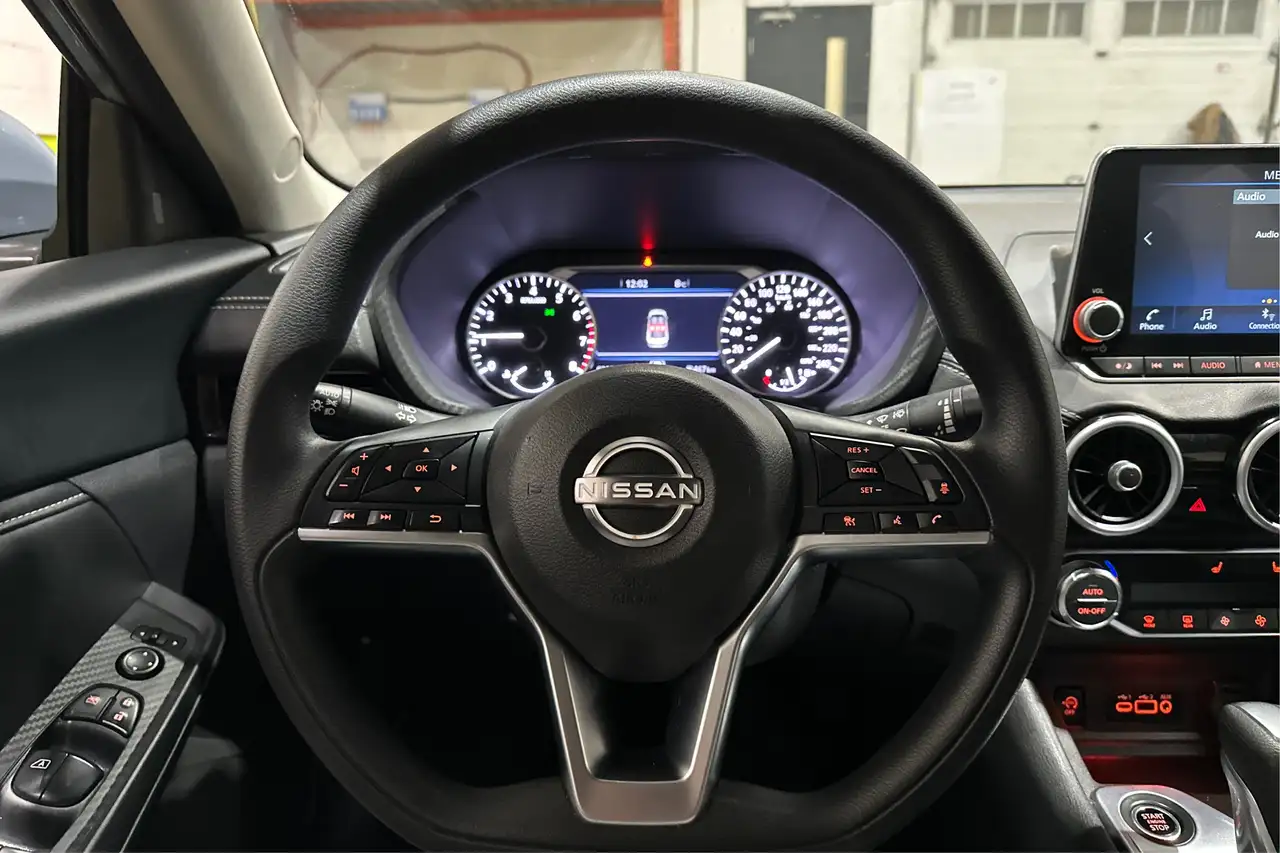 Nissan Sentra снимка Nissan Sentra