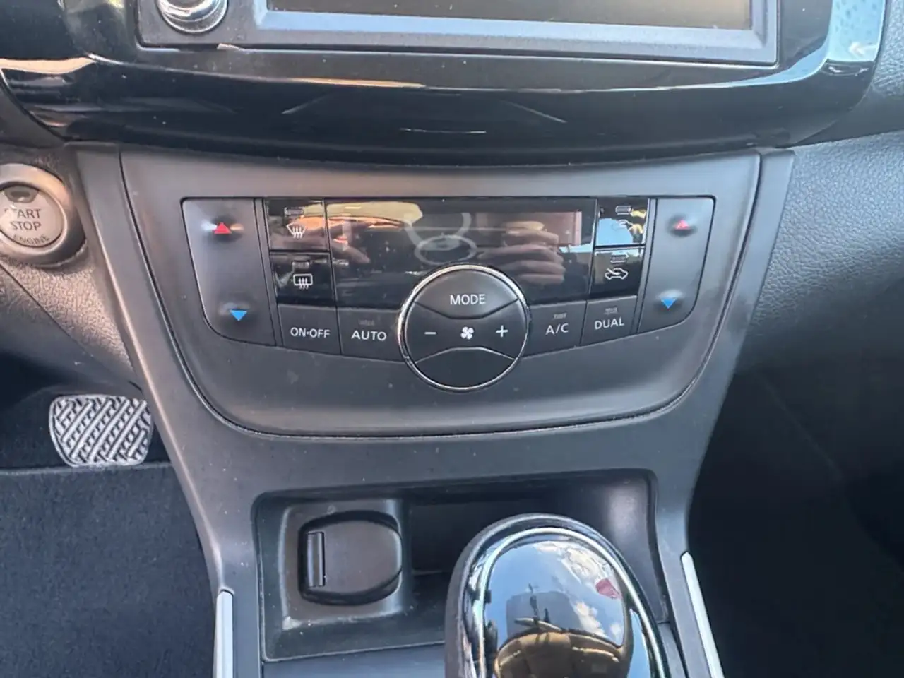 Nissan Sentra снимка Nissan Sentra