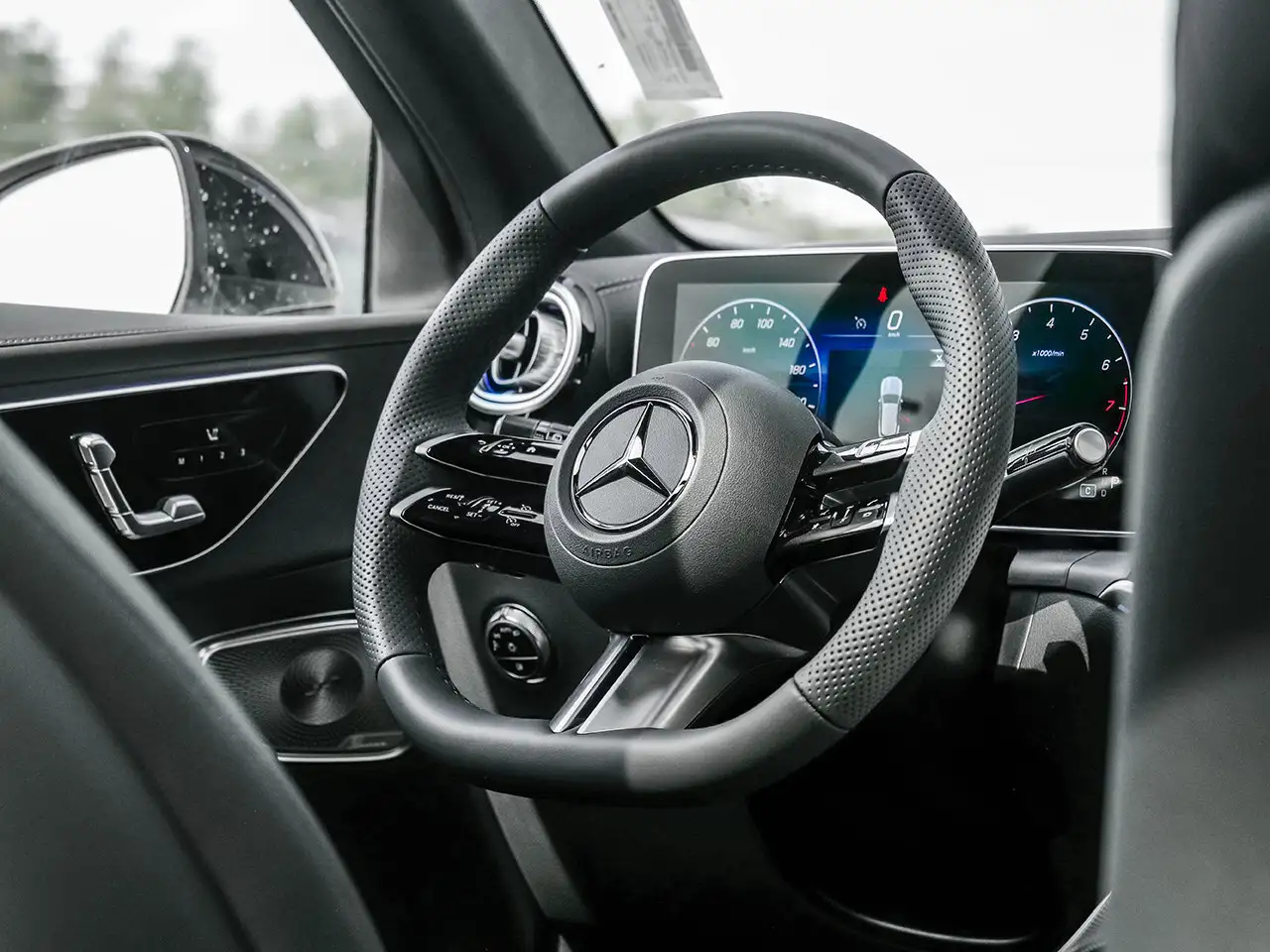 Mercedes-Benz GLC снимка Mercedes-Benz GLC