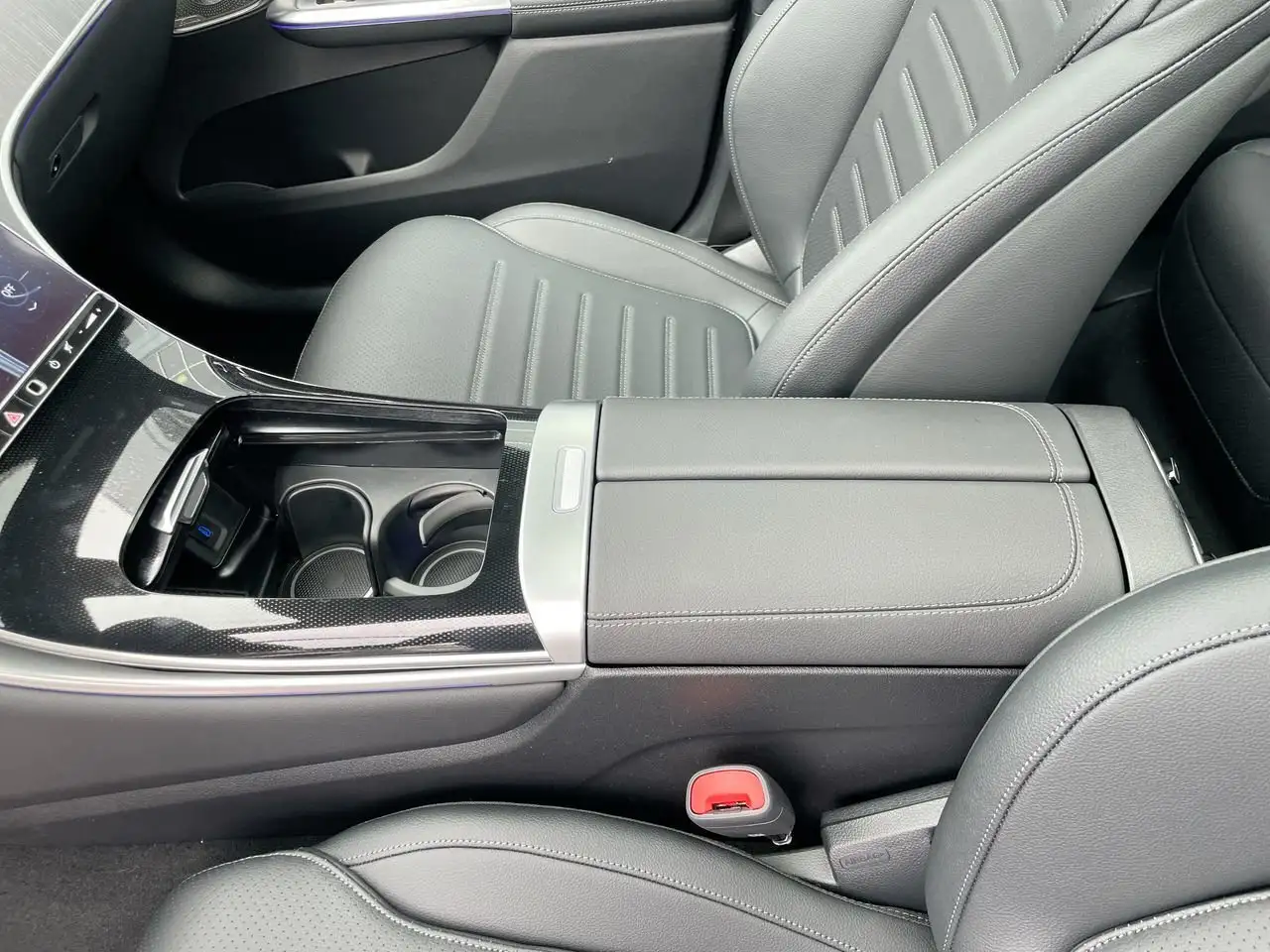 Mercedes-Benz GLC снимка Mercedes-Benz GLC