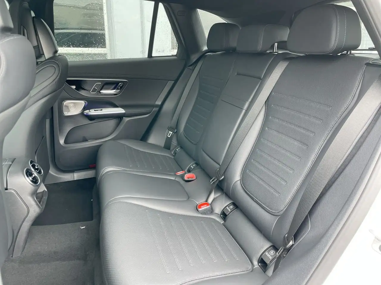 Mercedes-Benz GLC снимка Mercedes-Benz GLC