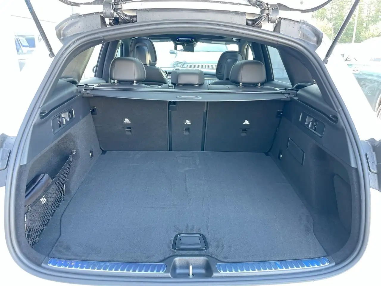 Mercedes-Benz GLC снимка Mercedes-Benz GLC