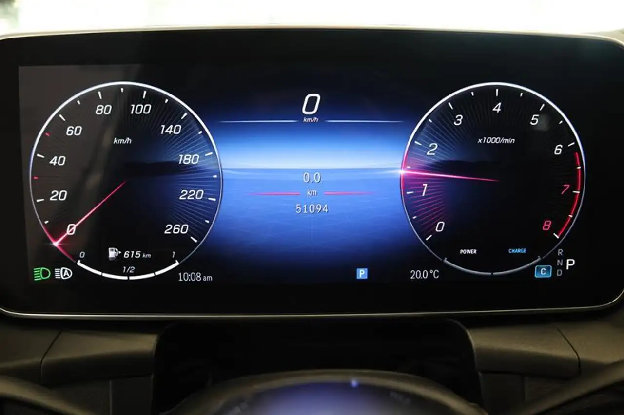 Mercedes-Benz GLC снимка Mercedes-Benz GLC