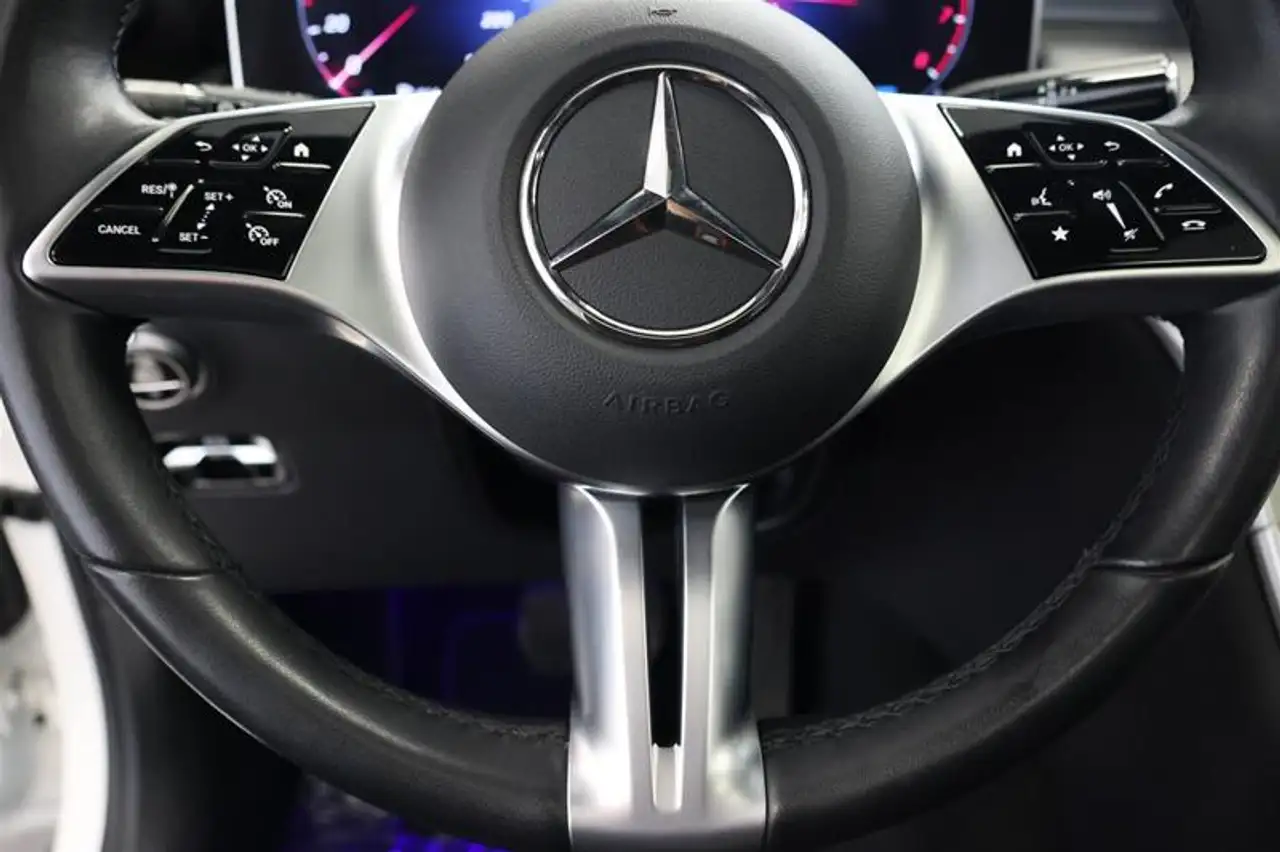 Mercedes-Benz GLC снимка Mercedes-Benz GLC