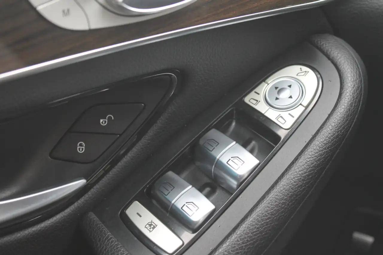 Mercedes-Benz GLC снимка Mercedes-Benz GLC