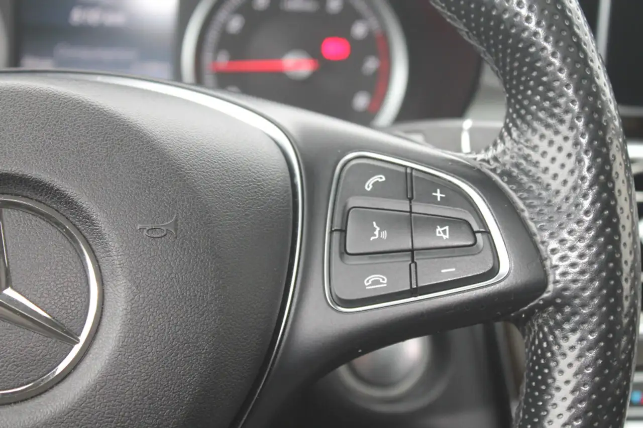 Mercedes-Benz GLC снимка Mercedes-Benz GLC